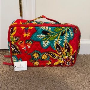 VERA BRADLEY MAKE UP TRAVEL BAG